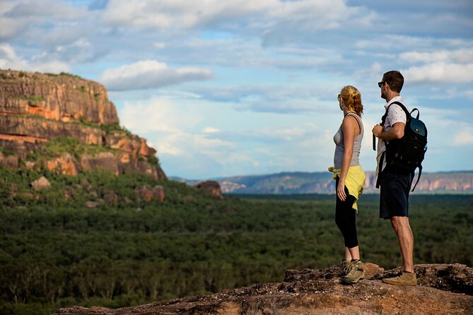 Kakadu National Park Wildlife & Ubirr Rock Art Tour from Darwin - Making lunch work: tavern stop, esky storage, and your own food plan