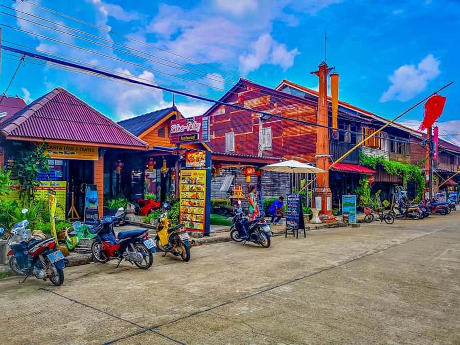 Ko Lanta: Old Town Sightseeing and National Park Tour - Thung Yee Peng Mangroves: Quiet Walk, Possible Wildlife, Real Kayak Time