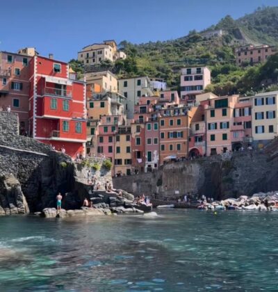 La Spezia: Cinque Terre National Park Boat Tour - Meeting Davide and getting started at 9:20, 9:45, or 10:10