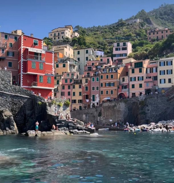 La Spezia: Cinque Terre National Park Boat Tour - Meeting Davide and getting started at 9:20, 9:45, or 10:10