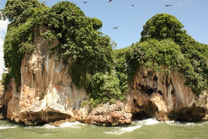 Los Haitises National Park, Montaña Redonda & Bacardi Island - The Coach Ride and Montaña Redonda View Stop