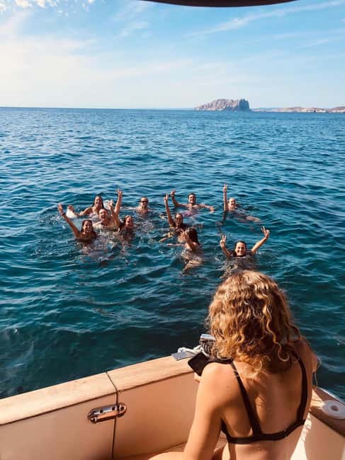 Marseille: Calanques National Park Boat Trip with Swimming - Entering the Calanques from Marseille’s Old Port
