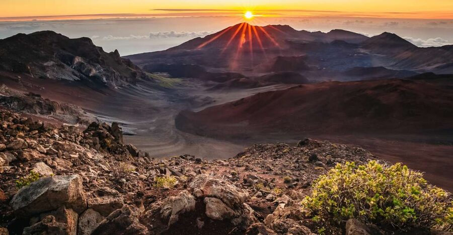 Maui: Sunrise & Breakfast Tour to Haleakala National Park - Warm Coffee, Local Treats, and How to Dress for It