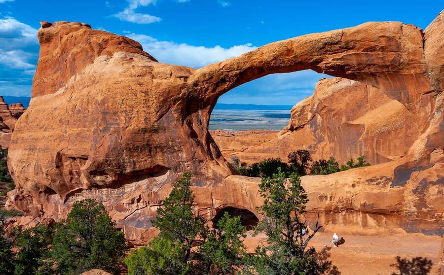 Moab: Arches National Park Sightseeing Tour - Snacks, Drinks, and Desert Comfort
