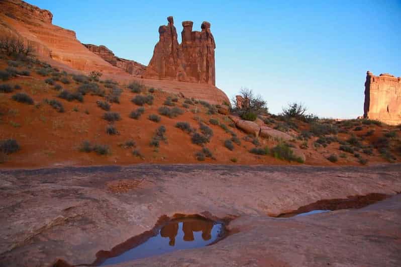 Moab: Arches National Park Sunset Tour - Guided Walks to North and South Window Arches (Effort, But Worth It)