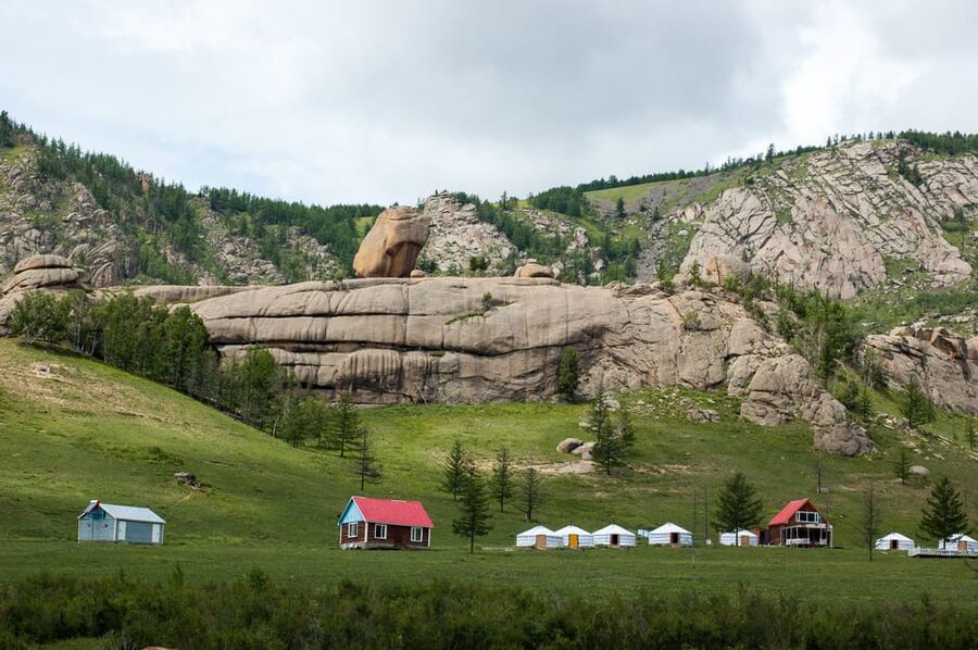 Mongolia: Genghis Khan Day Tour with Terelj National Park - Aryabal Monastery hike: a pleasant walk with views that slow you down