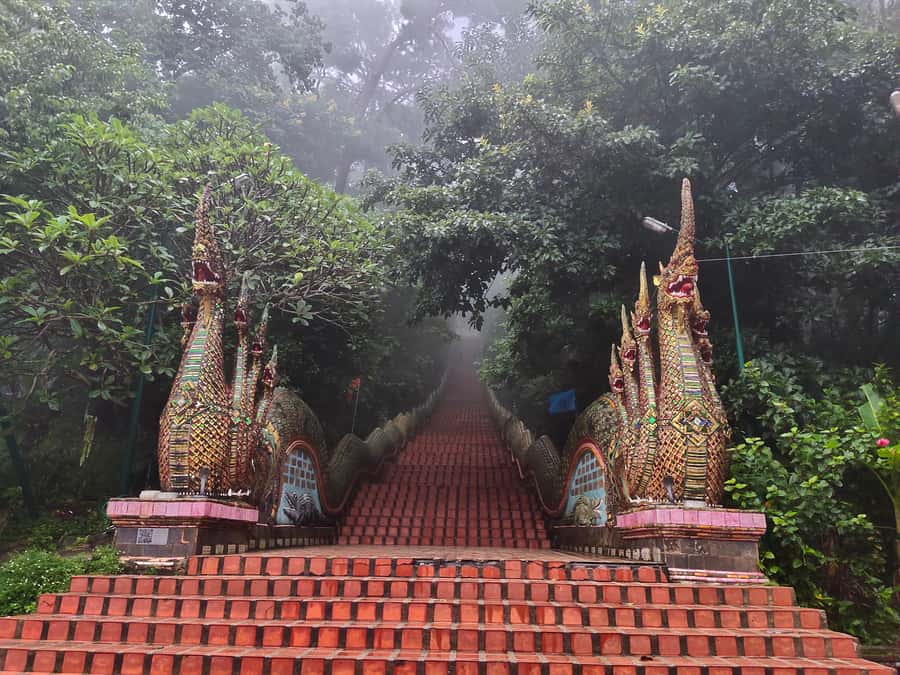 Monks chanting, Wat Doi Suthep and Wat Phalad+ Meditation - Wat Phalat: a 600-year-old meditation sanctuary in the jungle