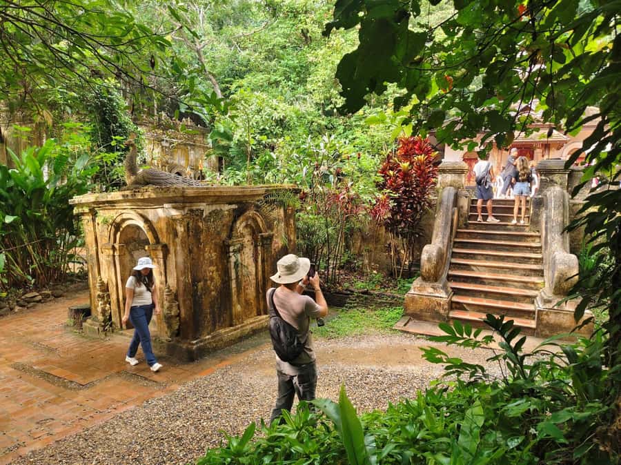 Monks chanting, Wat Doi Suthep and Wat Phalad+ Meditation - Timing and pace: how 270 minutes usually plays out
