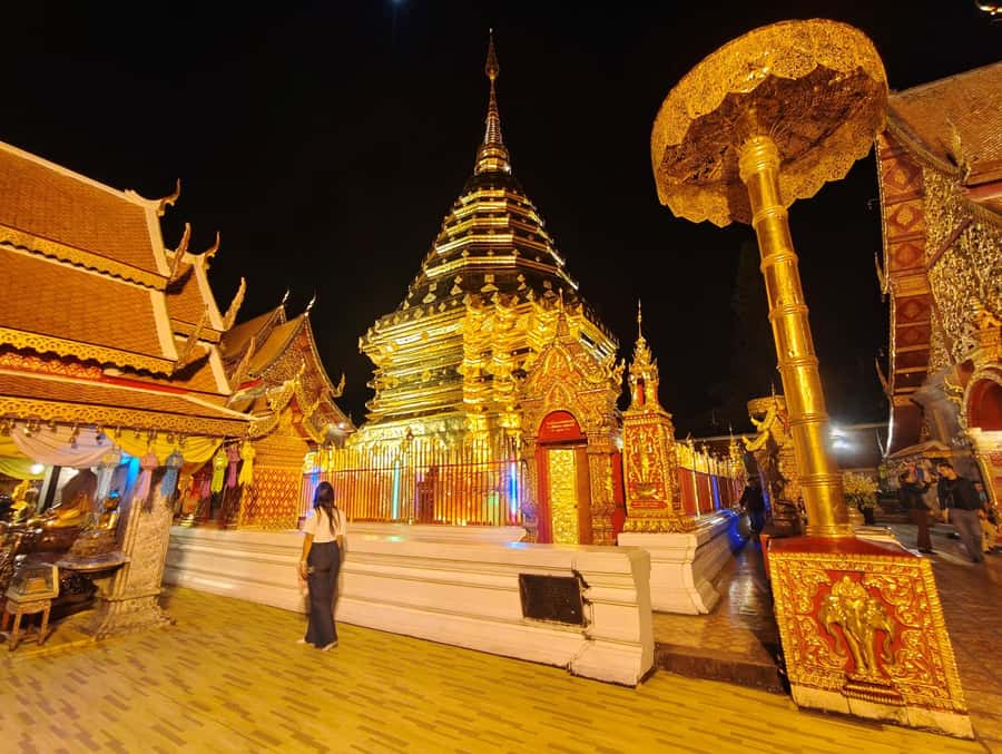 Monks chanting, Wat Doi Suthep and Wat Phalad+ Meditation - What you should pack and wear (and what you should skip)