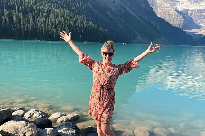 Moraine and Lake Louise with Yoho National Park Private Tour - Lake Louise: Chateau Coffee Time and Glacier-Fed Color