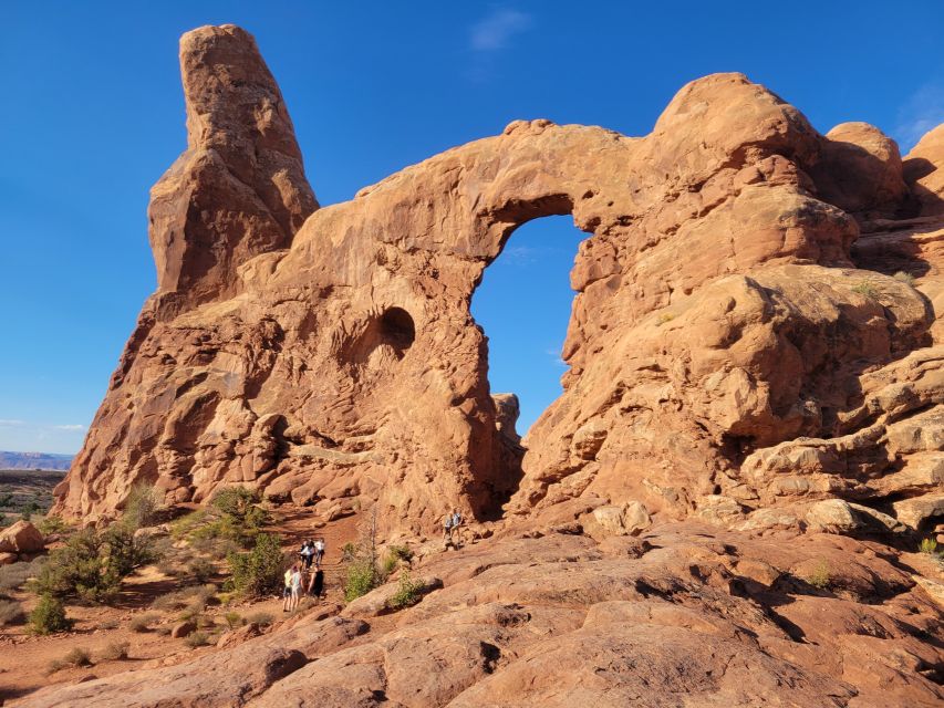 Morning Arches National Park 4x4 Tour - Why salt beds create arches, spires, and fins