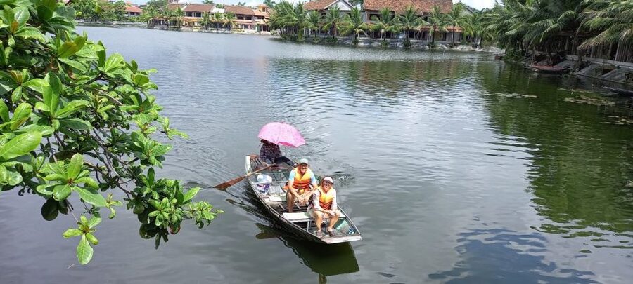 Mua Caves, Tam Coc, and Cuc Phuong National Park 2-Day Tour - Guide Energy and Pacing: What Can Make or Break Day 1