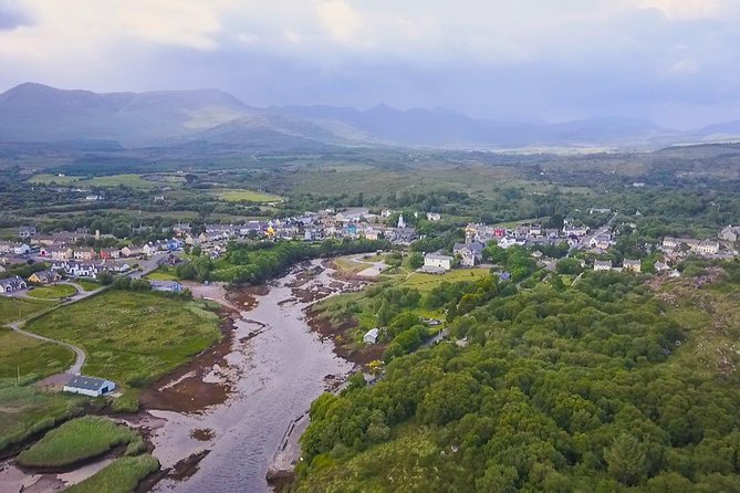 NO 1 Ring of Kerry Tour inc Killarney Lakes & National Park - Sneem in 20 minutes: charm, bargains, and a sweet pause