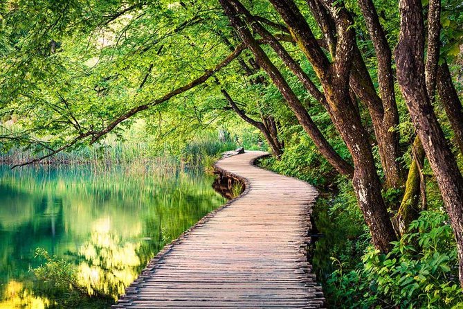Plitvice Lakes National Park Day Trip from Omiš - The cruise plus Upper Lakes hike: the best way to see Plitvice fast