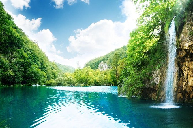 Plitvice Lakes National Park Day Trip from Omiš - Entrance fees and cash at check-in: the one budget surprise