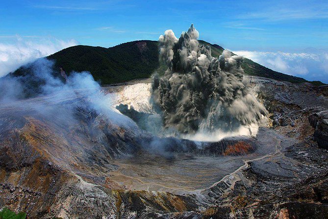 Poas Volcano National Park Half Day tour from San Jose - The Poás main crater: what you can realistically expect