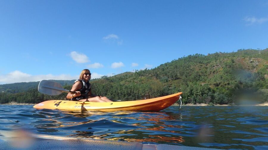 Porto: Peneda-Gerês National Park Tour with Kayaking & Lunch - Lunch in the Park: Traditional Portuguese Food and Verde Wine Break