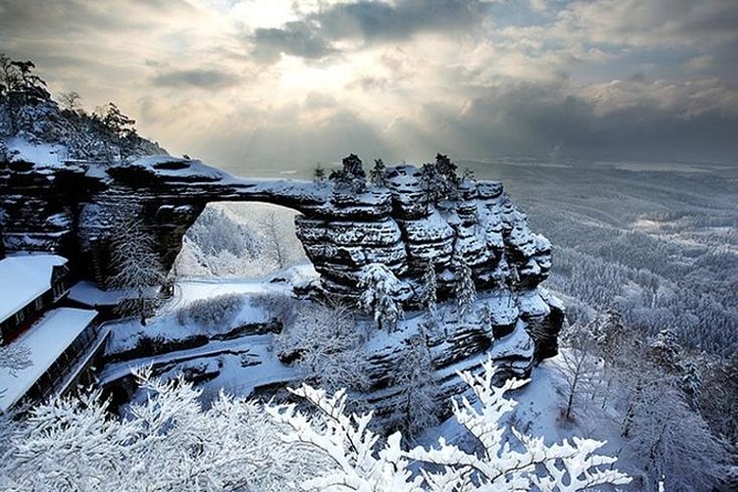 Pravcicka Gate & Bastei Bridge Winter National Park Tour from Prague - Pravčická brána to Sokolí hnízdo: viewpoints, sandstone, and winter quiet