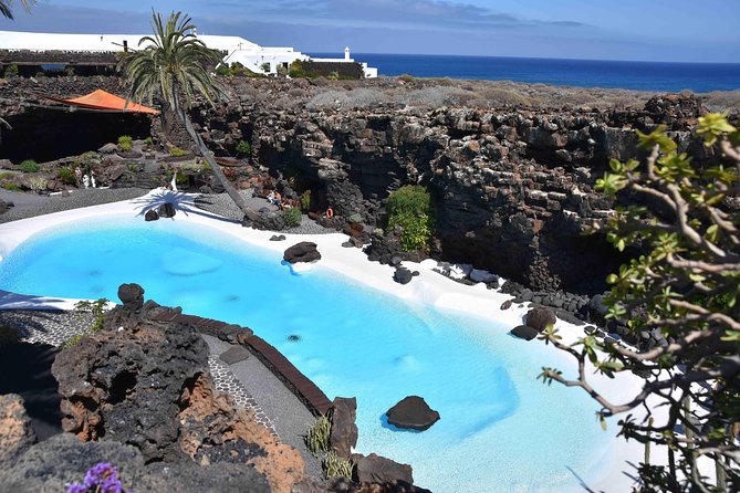 Premium Tour Timanfaya National Park and Cueva de Los Verdes - Cueva de Los Verdes: a green cave walk with cave-stairs reality