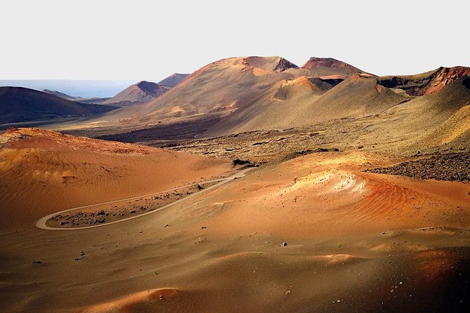 Premium Tour Timanfaya National Park and Cueva de Los Verdes - Who should book this Lanzarote volcano-and-caves tour