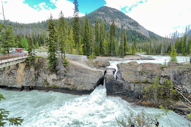 Private Banff and Yoho National Park Tour with Moraine Lake - Takakkaw Falls and Natural Bridge: water does the work