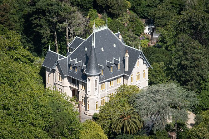 Private Car Tour to Pena Palace and National Park - Meeting at the National Palace of Sintra and getting your bearings