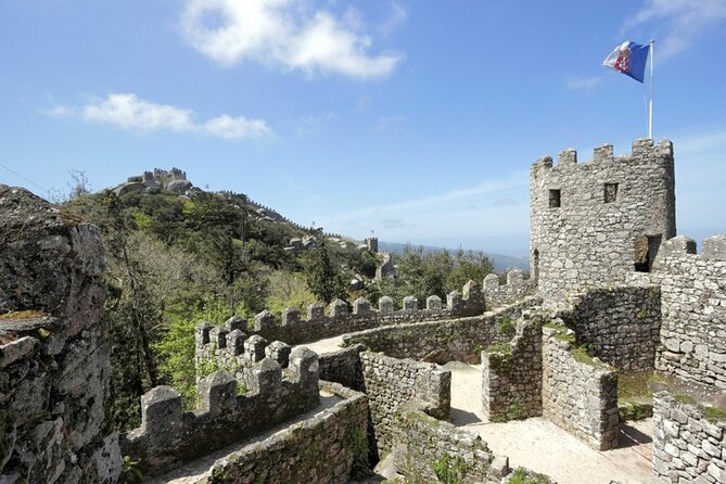Private Car Tour to Pena Palace and National Park - How the guide experience shapes the day