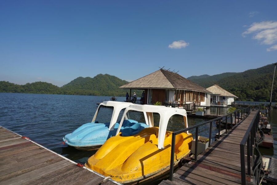 Private Sticky Waterfall & Floating Srilanna National Park - Floating house lunch: what the day feels like at midday