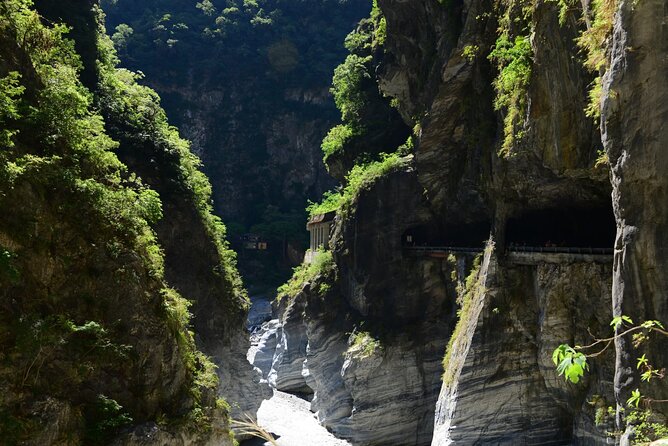 Private Taroko Gorge Day Tour from Hualien with Local Expert - Taroko National Park: Marble Canyons, Forest Air, and Guided Timing