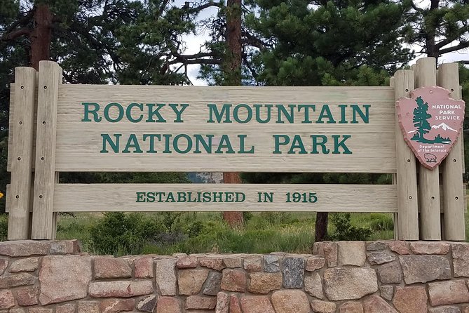Rocky Mountain National Park and Estes Park Tour from Denver Winter and Spring - Many Parks Curve Overlook: photos, valleys, and a quick legs-stretch