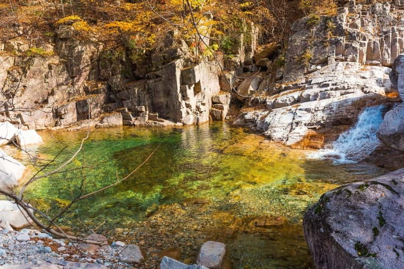 Seoul: Mt. Seoraksan National Park Autumn Foliage Day Tour - Weather reality: what to do when wind or rain changes the view