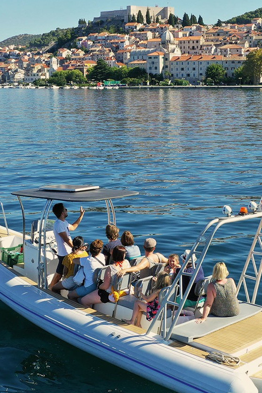 Sibenik: Full-Day Kornati National Park Boat Tour - Prvic Luka finale: coffee, ice cream, and an easy last stroll