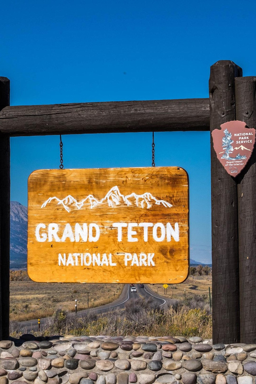 SLC:Grand Teton and Yellowstone National Park Multi-Day Tour - Hotels and the Western-cabin “chance”