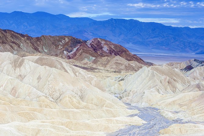 Small-Group Death Valley National Park Day Tour from Las Vegas - The Drive Out of Vegas: Your Guide Starts the Story Early