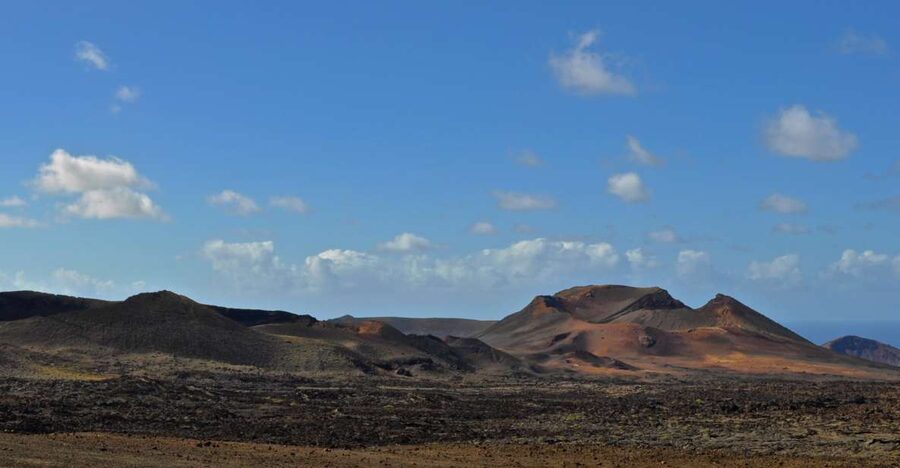 South Tour: Timanfaya National Park - El Golfo and the Green Lagoon: What You Can Really Do in 20 Minutes