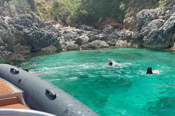 Speed Boat Tour to National Park and Grama Bay - Blue Cave (Llovizi Cave): The Famous Blue Light Moment