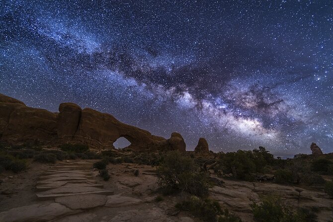 Sunset and Night Photography in Arches National Park - Moab Transfers and the Real Meaning of Small-Group Size