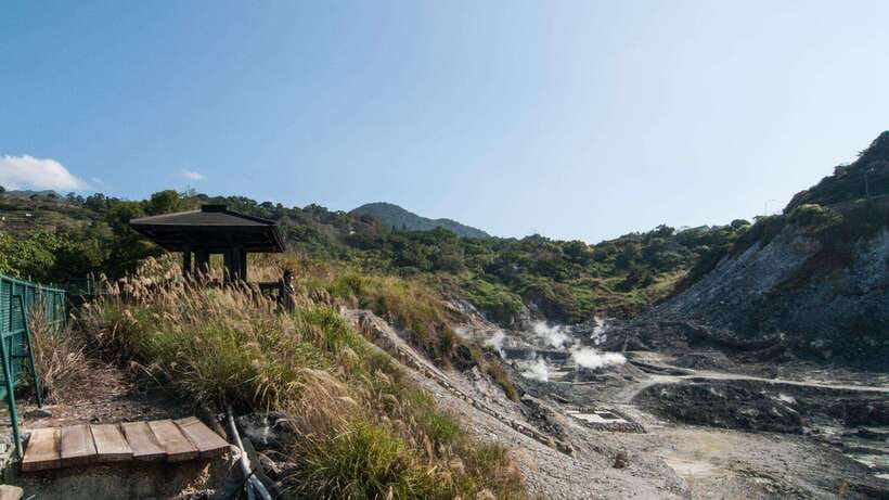 Taipei: Yangmingshan National Park Half-Day Tour - Getting out of Taipei: the Xingtian Temple MRT meet-up