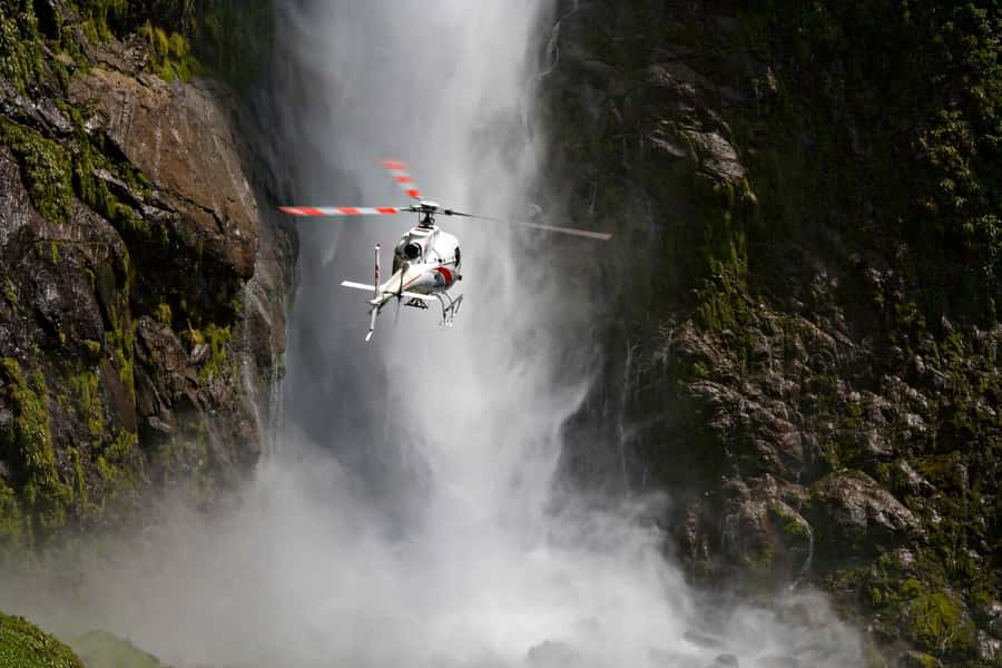 Te Anau: 30-Minute Fiordland National Park Scenic Flight - Hidden Lakes plus the Te Anau basin from above