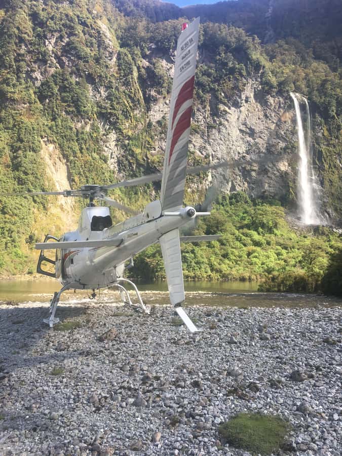 Te Anau: 30-Minute Fiordland National Park Scenic Flight - Landing by a mountain tarn at the Main Divide