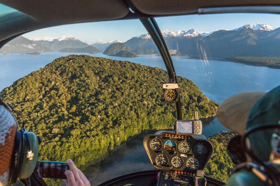 Te Anau: 30-Minute Fiordland National Park Scenic Flight - Your pilot, safety briefing, and the 6-seat feel