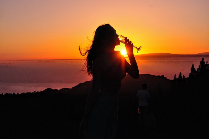Teide National Park Sunset & Stargazing with Dinner (Star Safari) - Sunset above the sea of clouds: the Teide backdrop moment