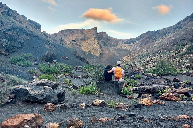 Timanfaya National Park Trekking with a Typical Canarian Snack - Masdache volcanic tunnel: where the geology starts clicking
