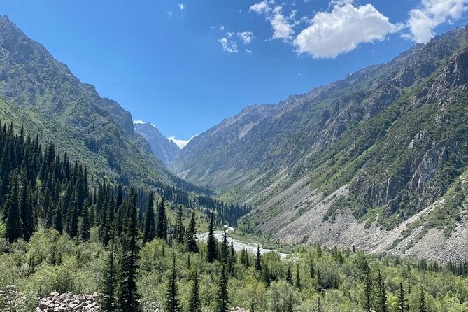 Tour of the Beautiful Ala Archa National Park - The hike with a private guide: what you gain beyond just walking