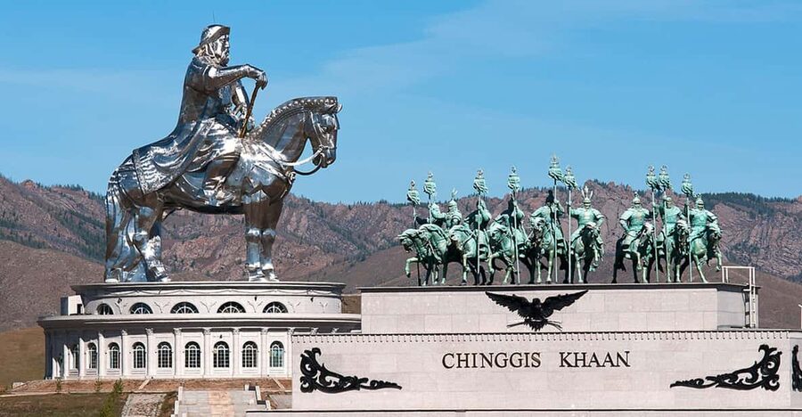 Ulaanbaatar: Chinggis Khan Statue and National Park Day Trip - Chinggis Khan Statue Complex: the big first impression