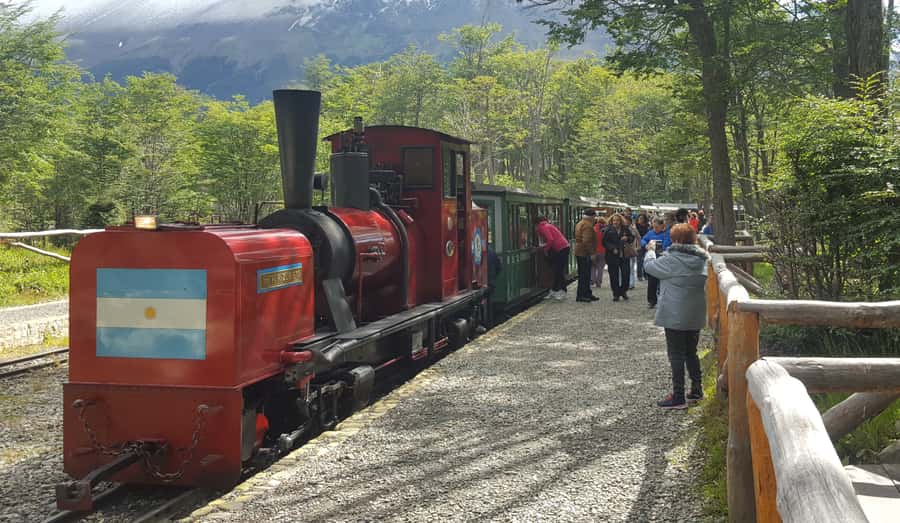 Ushuaia: Private Tour Tierra del Fuego National Park - Leaving Ushuaia: the first payoff is the drive itself