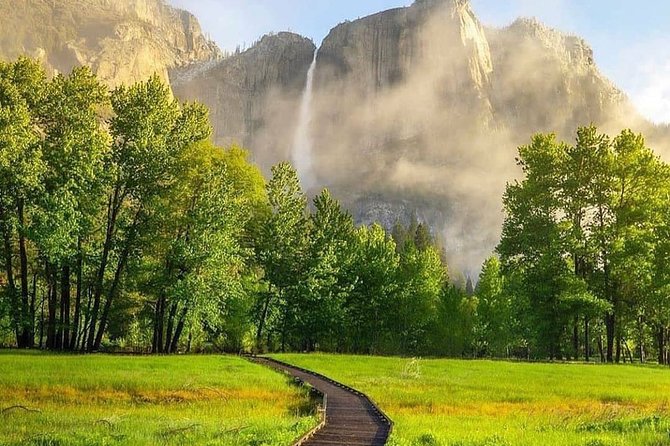 Yosemite National Park & Giant Sequoias 2-Day Semi-Guided Tour - Visitor Center and the photo-stop that breaks the day up